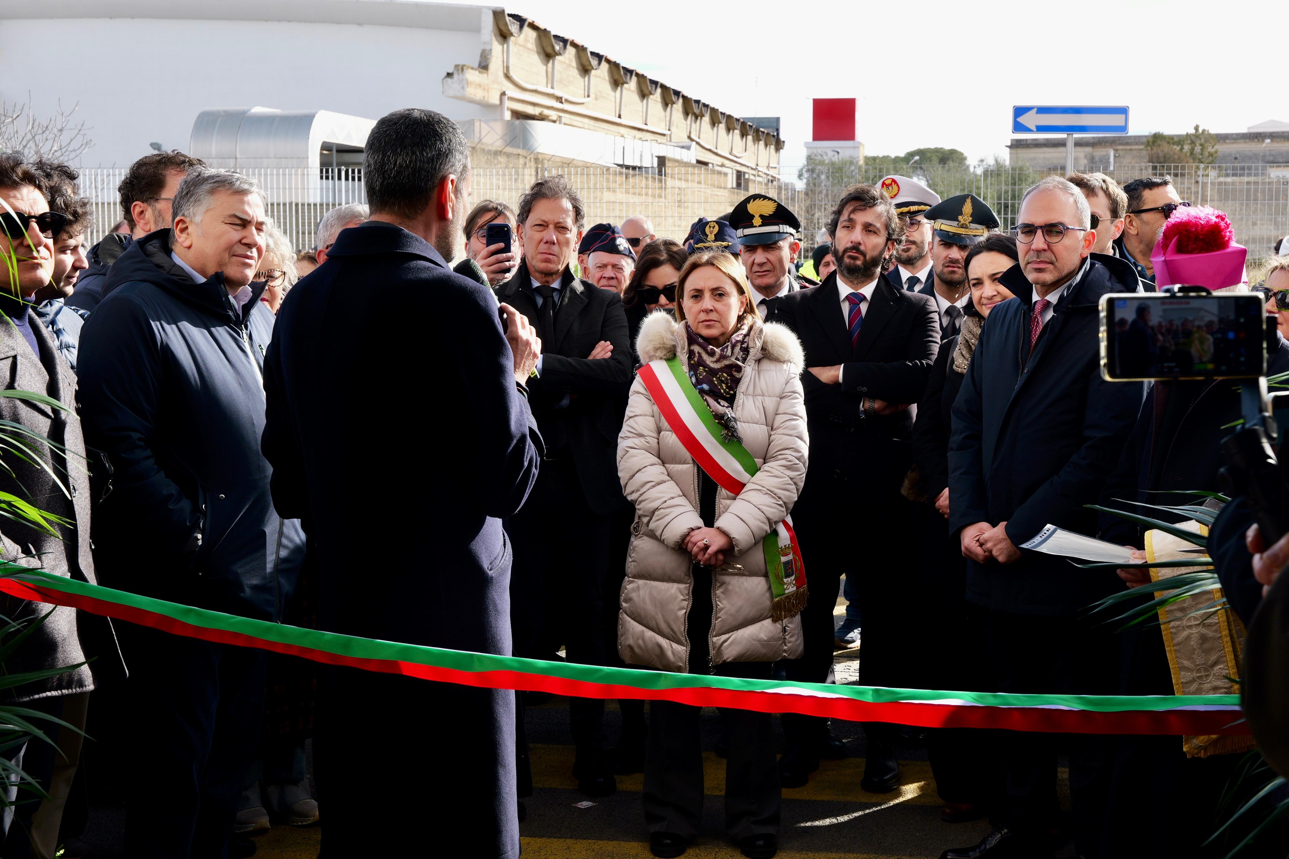 Galleria Andria, inaugurato il nuovo mercato ortofrutticolo. Decaro: “Restituita dignità al lavoro degli operatori” - Diapositiva 3 di 8