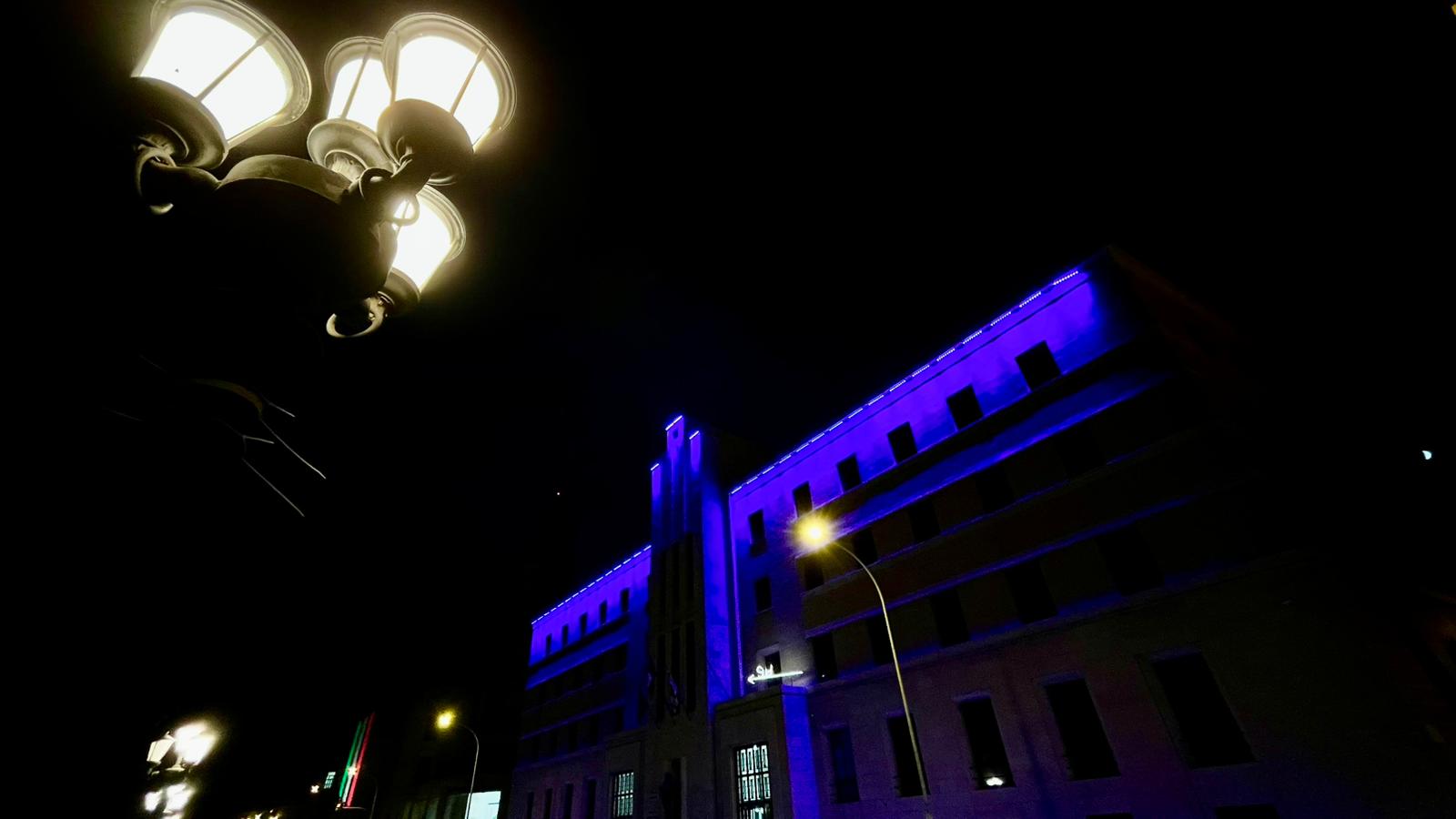 Galleria Fibromialgia, il Palazzo della Regione Puglia si illumina di viola per la Giornata mondiale - Diapositiva 4 di 4